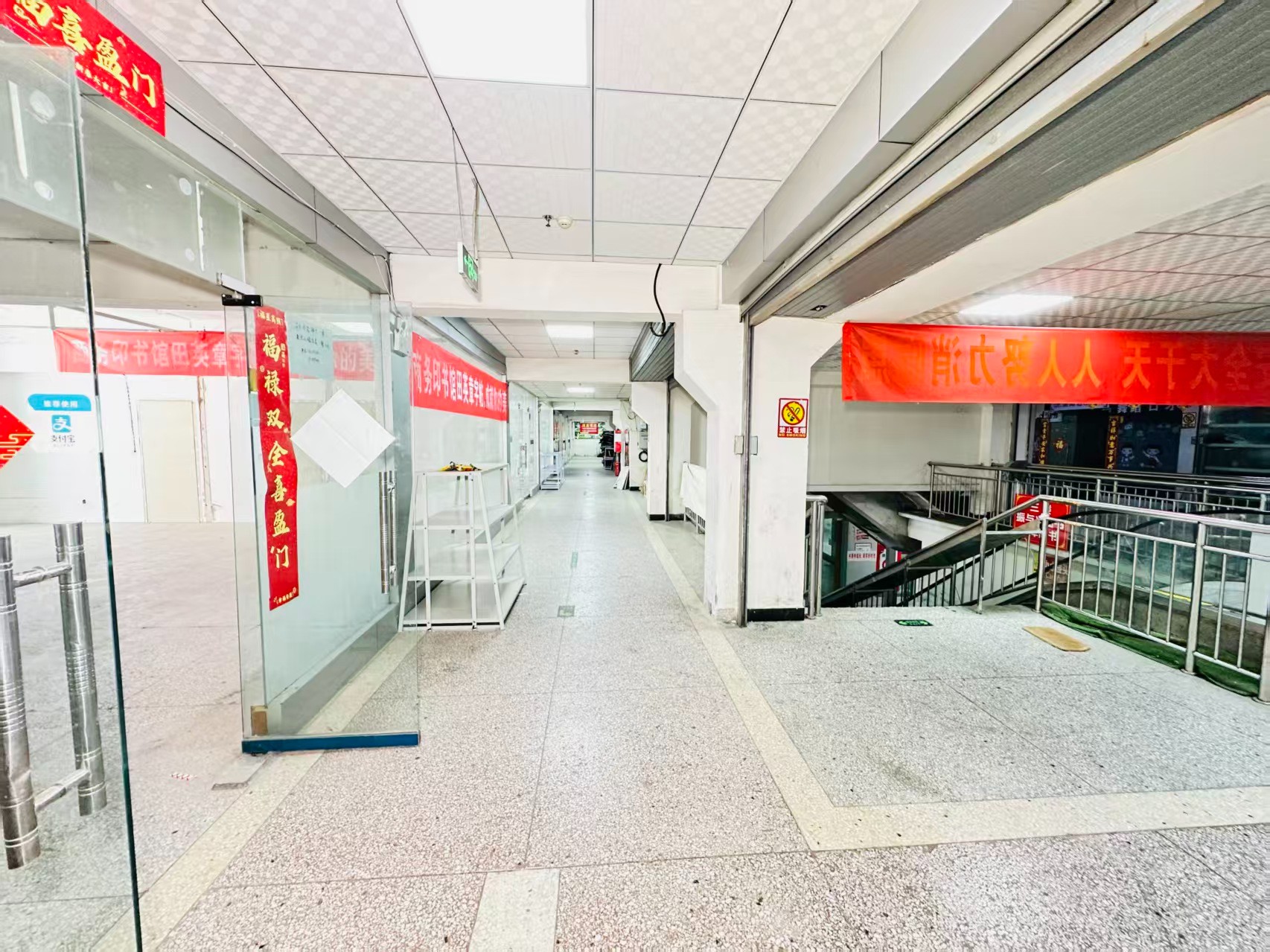 盛和巷引入人工智能技术应用场景，推动AI与商业、零售、电商、企业服务等领域融合发展。