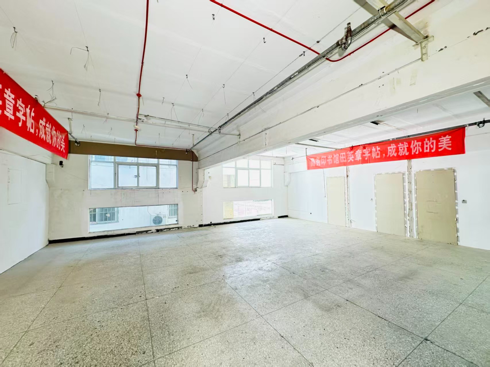 盛和巷重点吸引人工智能应用、数字经济、电商直播、智能制造服务、软件开发、科技创新企业及创业团队入驻